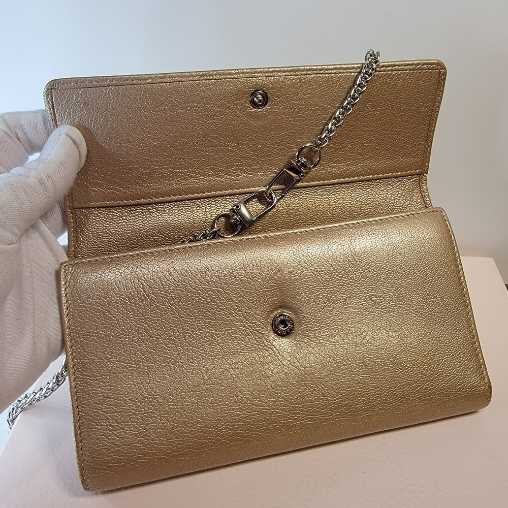 .  CHANEL 💯 Authentic CC Logo Leather Trifold Wallet - Picture 7 of 13